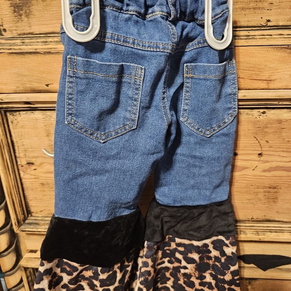 Boutique Baby Bell Bottom Jeans Size XS (Fits 18-24 M) - Picture 3 of 3